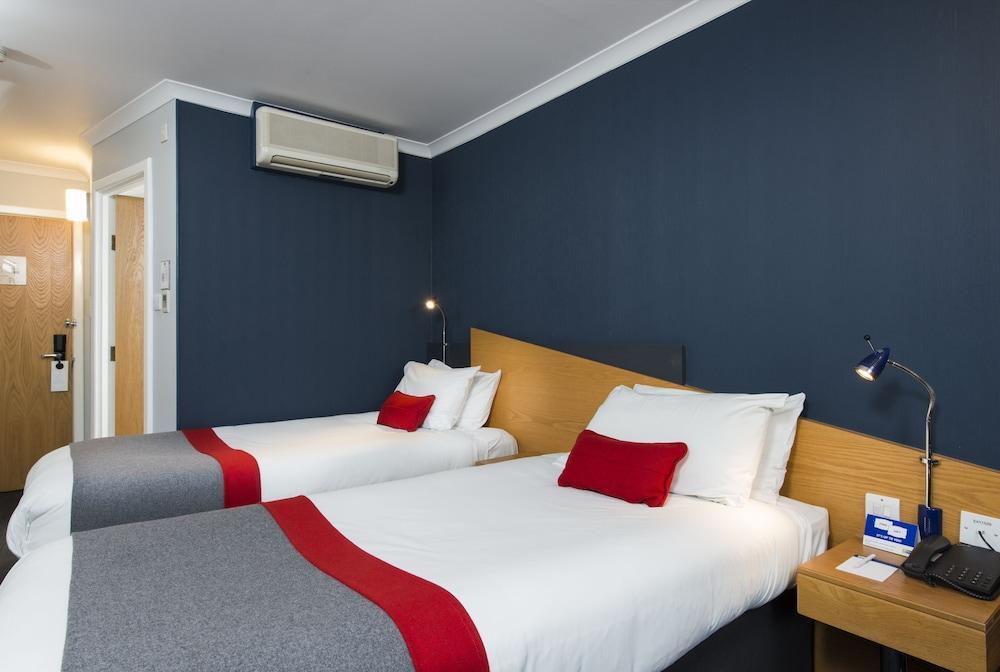 Holiday Inn Express Swansea East By Ihg Exterior foto