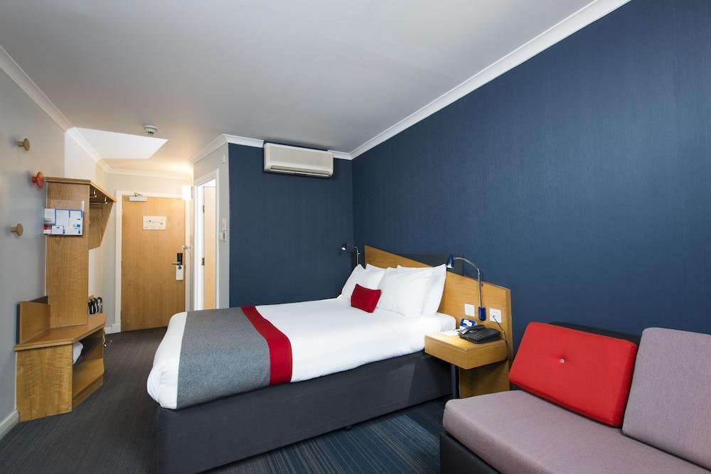 Holiday Inn Express Swansea East By Ihg Exterior foto