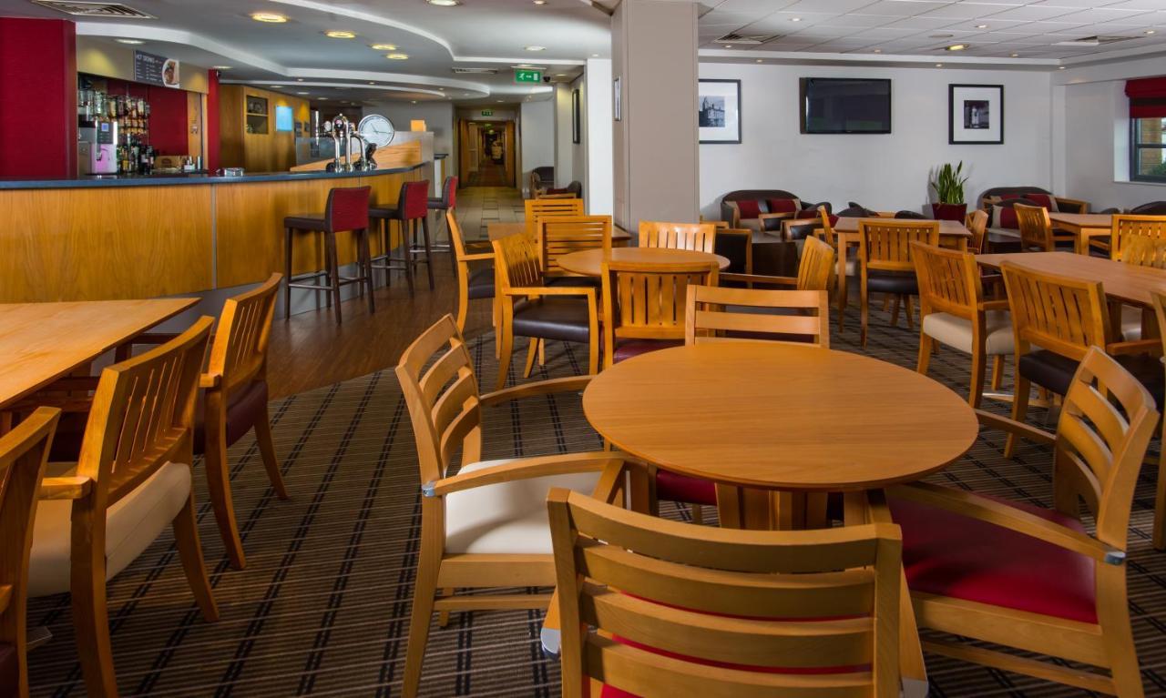 Holiday Inn Express Swansea East By Ihg Exterior foto