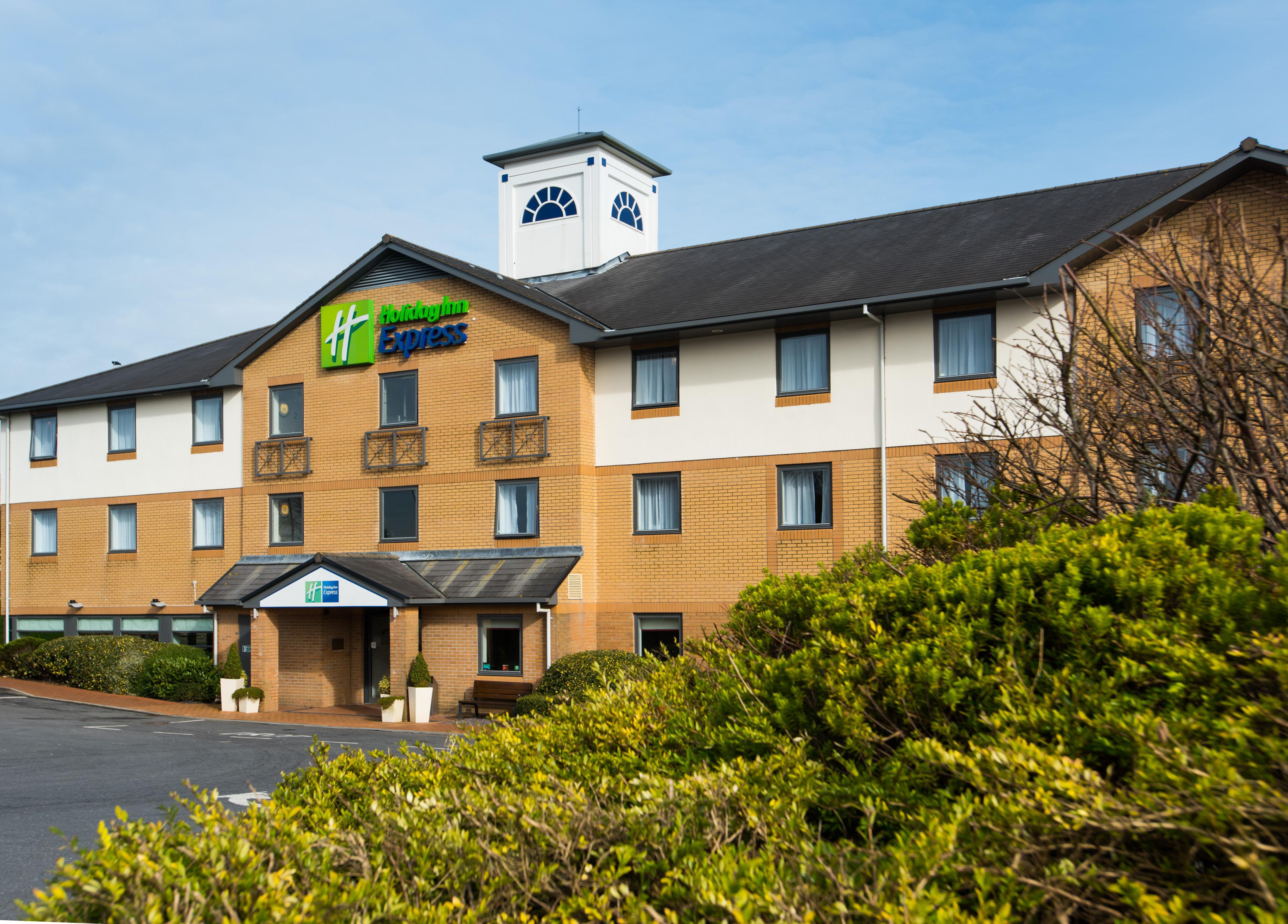 Holiday Inn Express Swansea East By Ihg Exterior foto