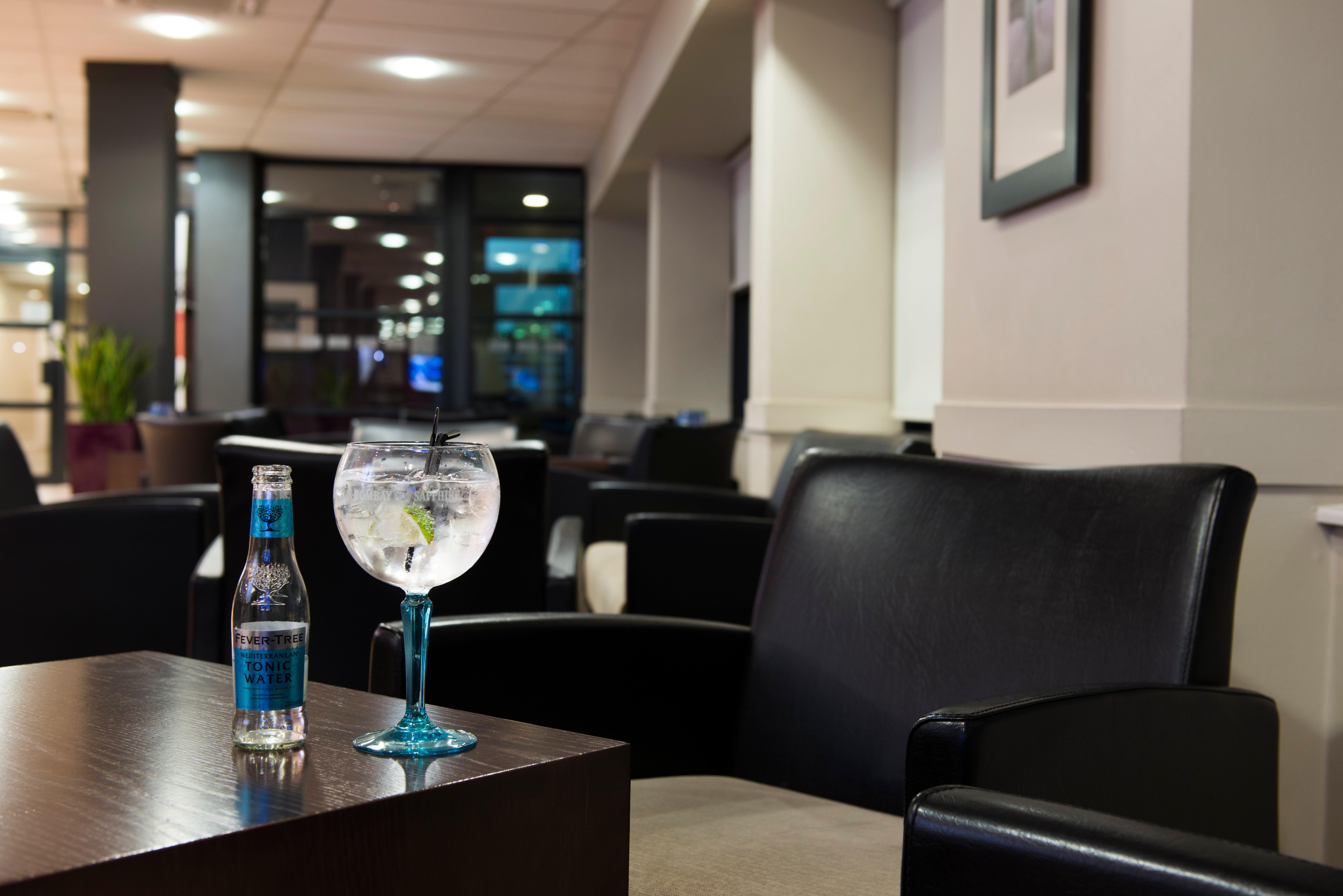 Holiday Inn Express Swansea East By Ihg Exterior foto