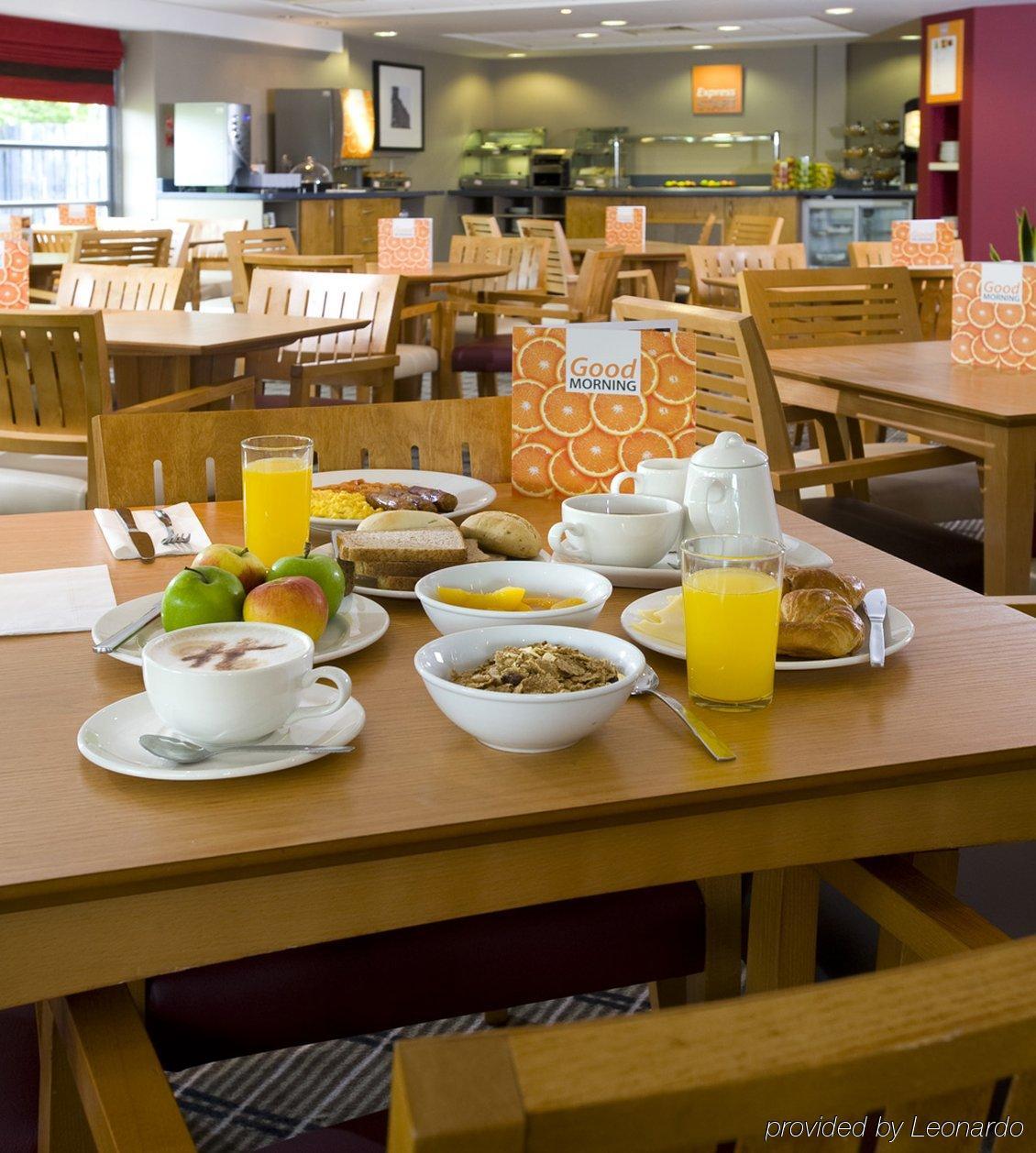 Holiday Inn Express Swansea East By Ihg Restaurante foto