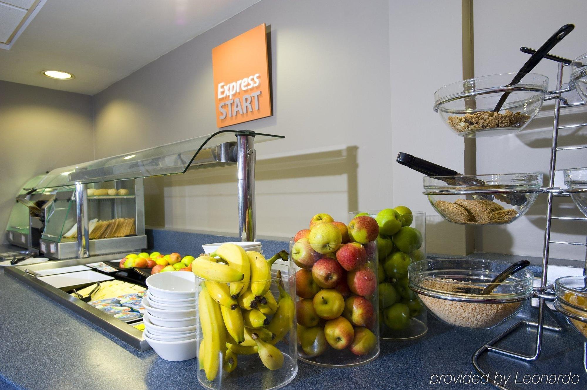Holiday Inn Express Swansea East By Ihg Restaurante foto