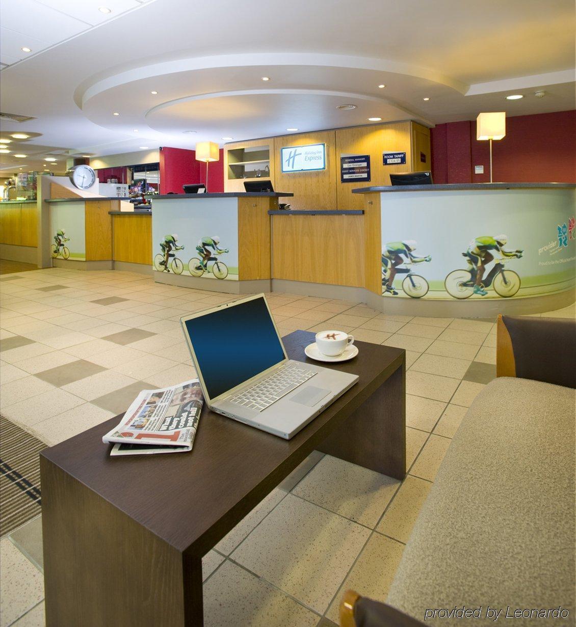 Holiday Inn Express Swansea East By Ihg Interior foto