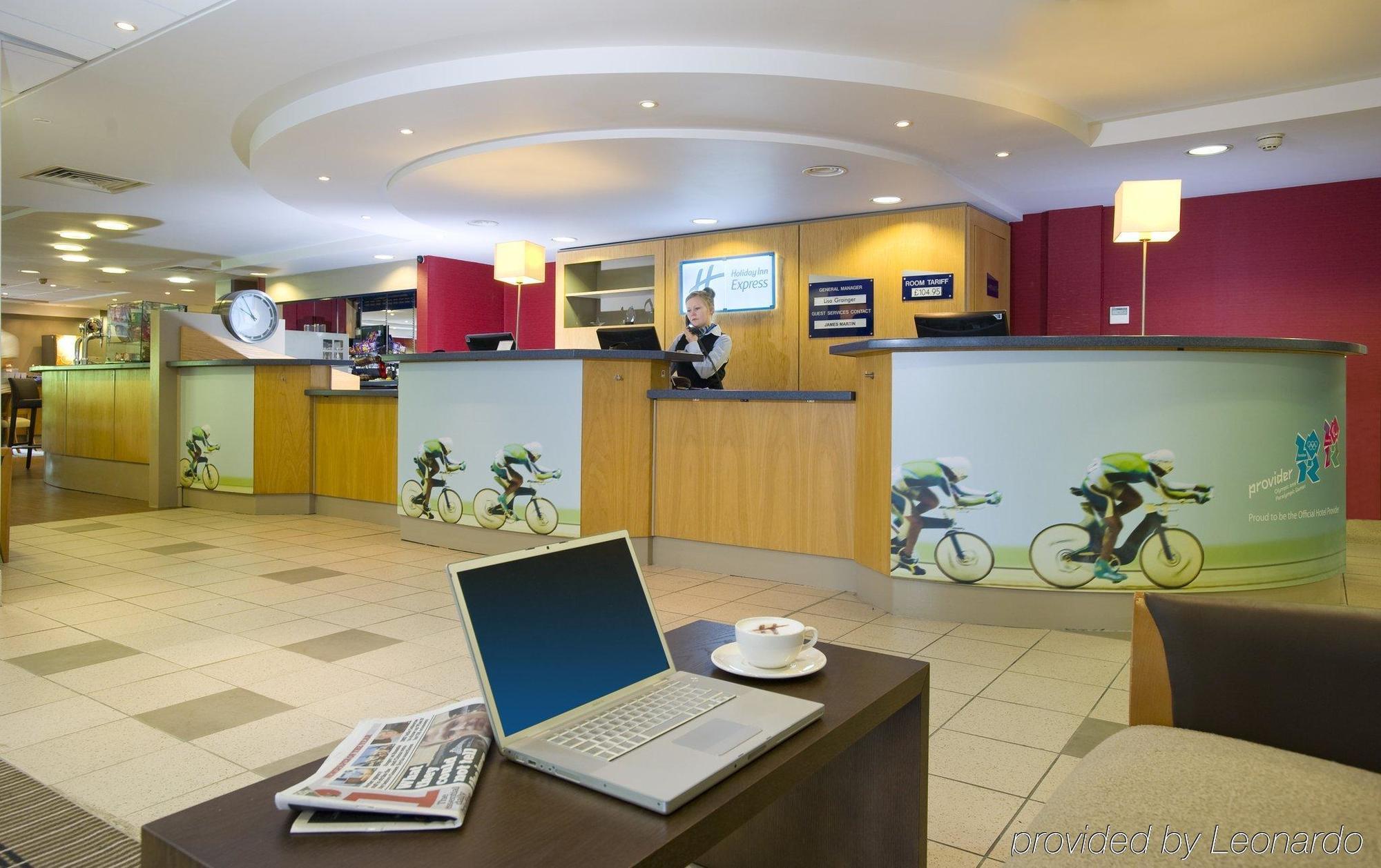 Holiday Inn Express Swansea East By Ihg Exterior foto