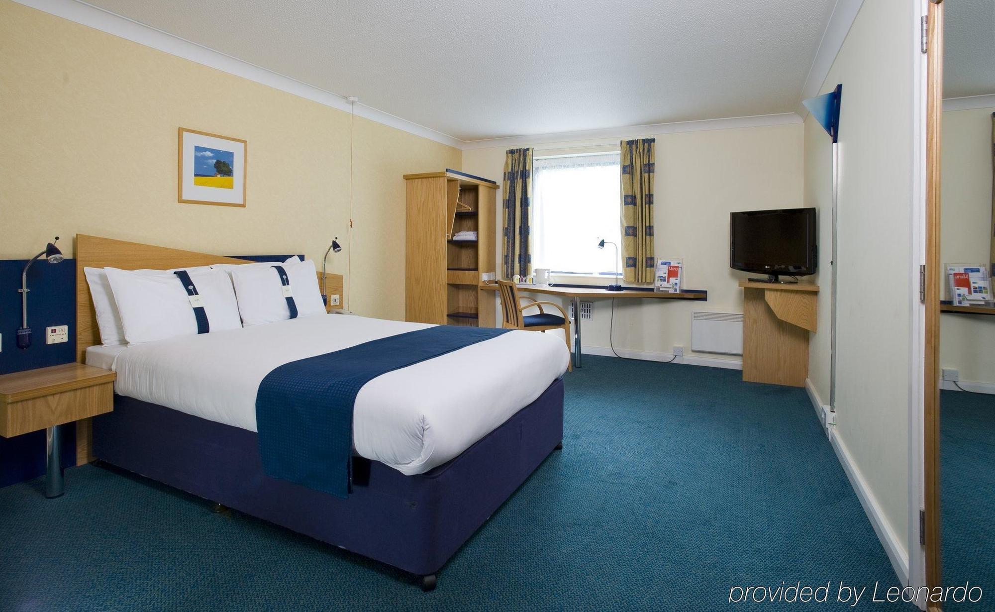 Holiday Inn Express Swansea East By Ihg Exterior foto