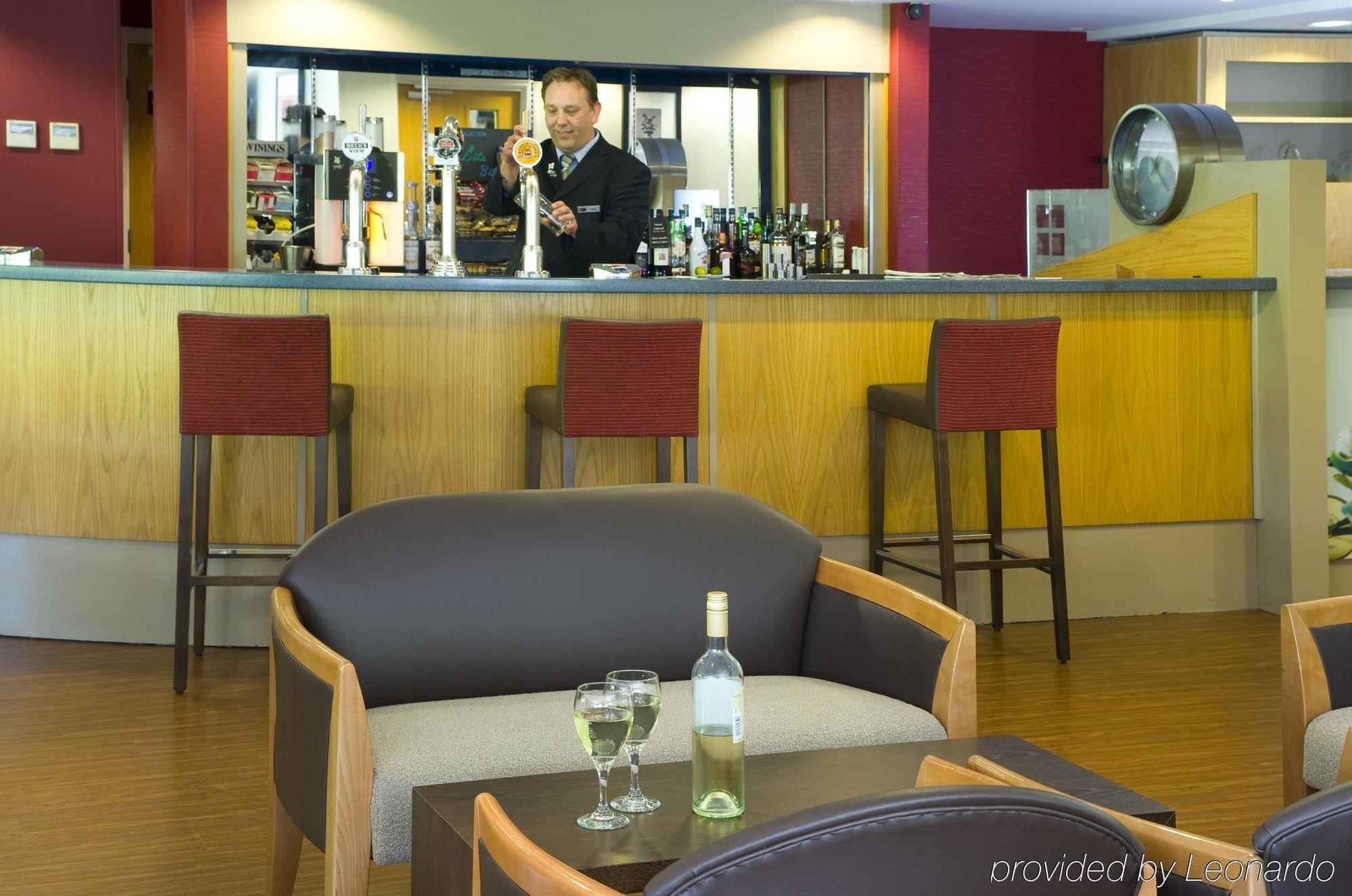 Holiday Inn Express Swansea East By Ihg Exterior foto