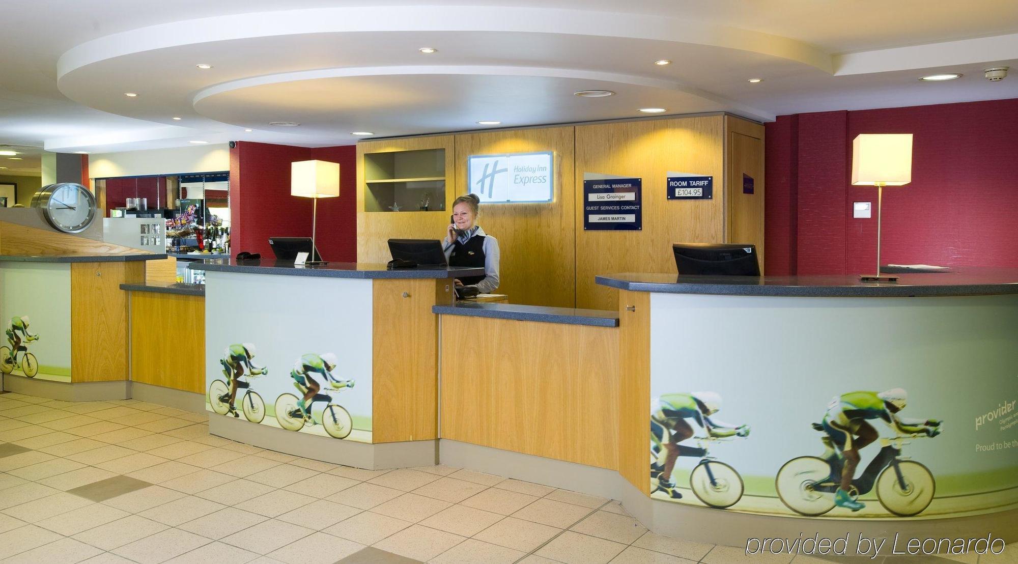 Holiday Inn Express Swansea East By Ihg Exterior foto