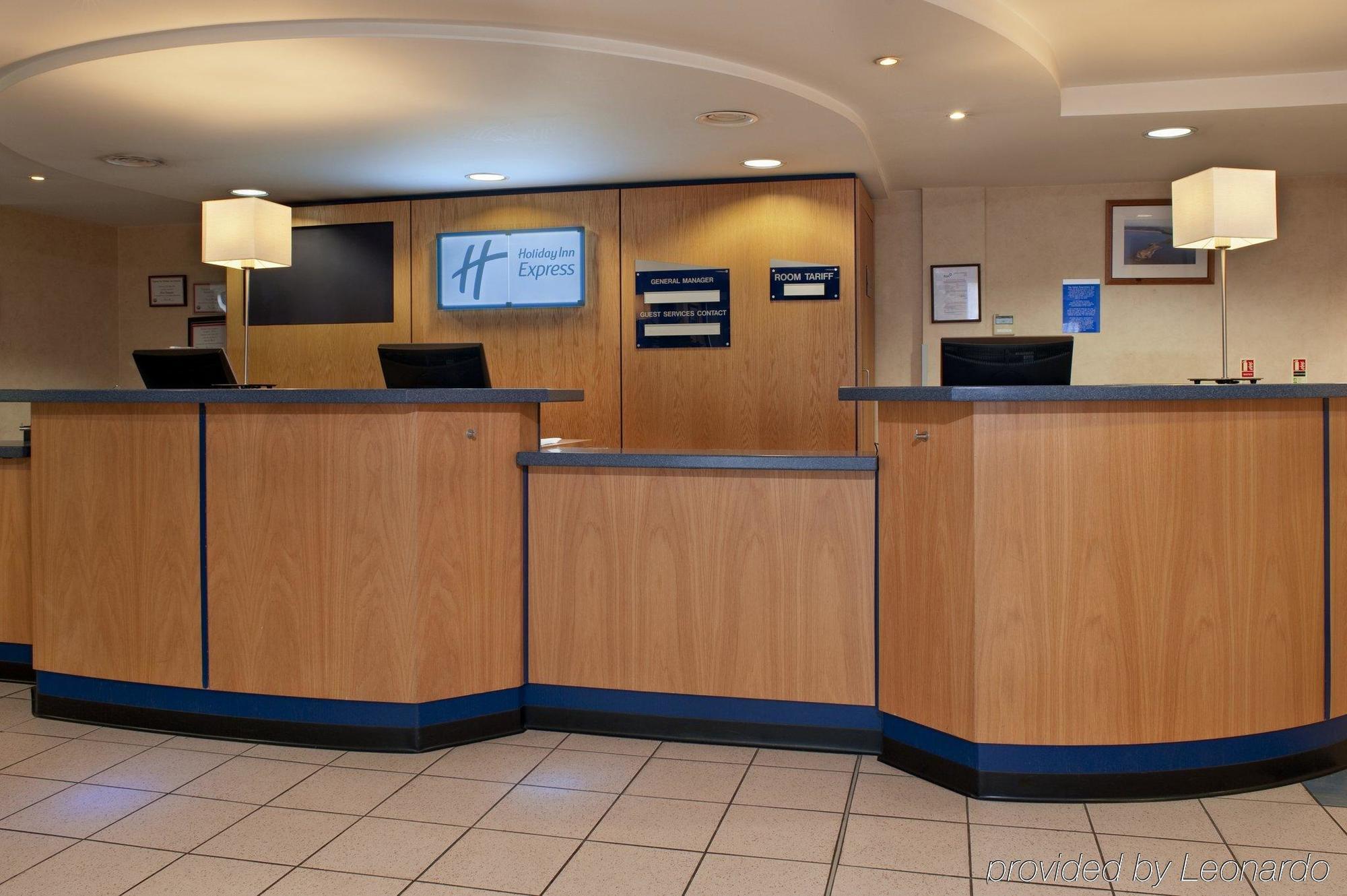 Holiday Inn Express Swansea East By Ihg Exterior foto
