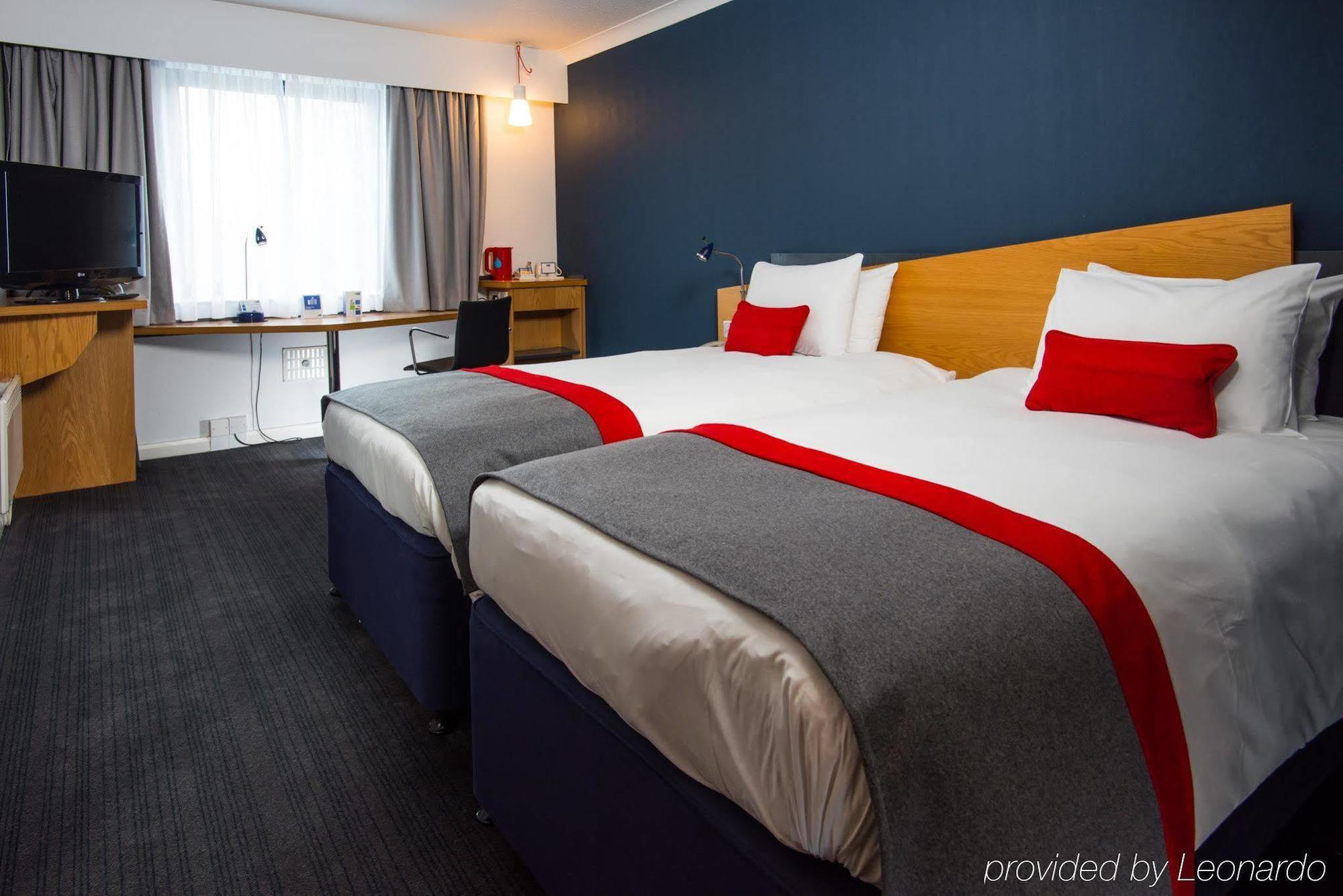 Holiday Inn Express Swansea East By Ihg Exterior foto