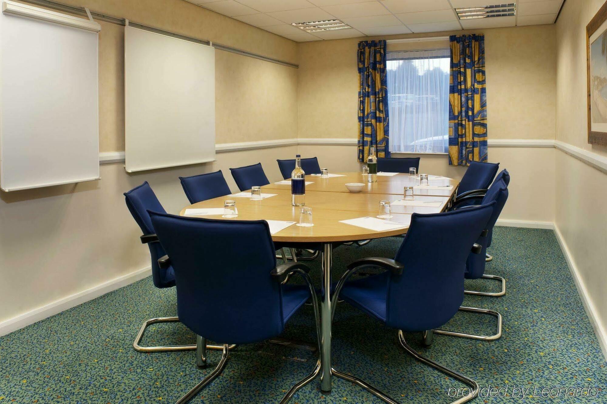 Holiday Inn Express Swansea East By Ihg Exterior foto